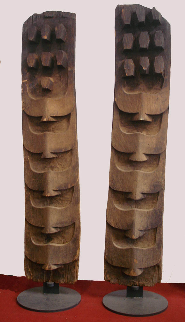 Bamyan Mobili e Oggetti d'Arte Orientale - Etnografia - Piloni Naga - Nagaland - altezza cm.310