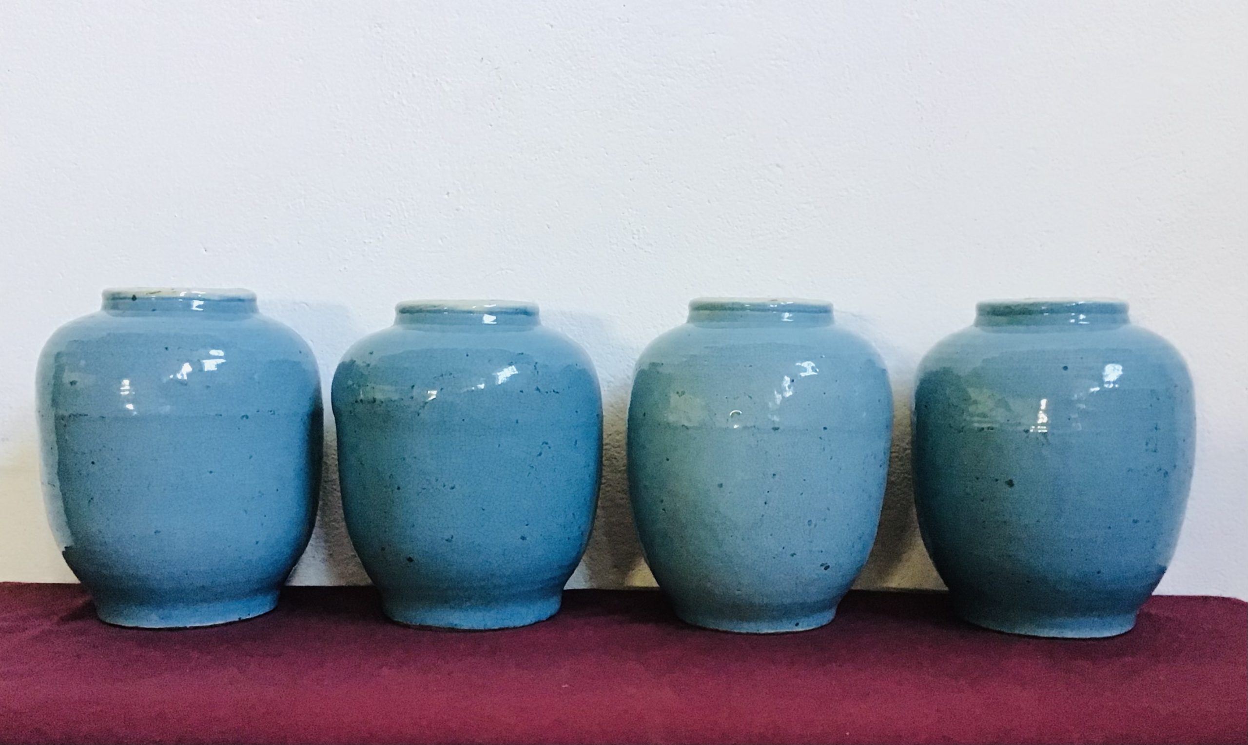 Quattro vasi azzurri