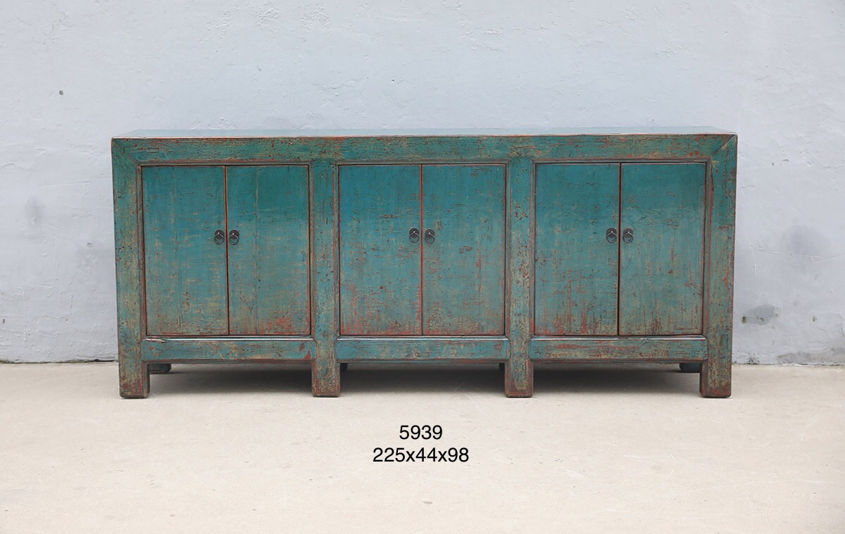 grande credenza monocroma